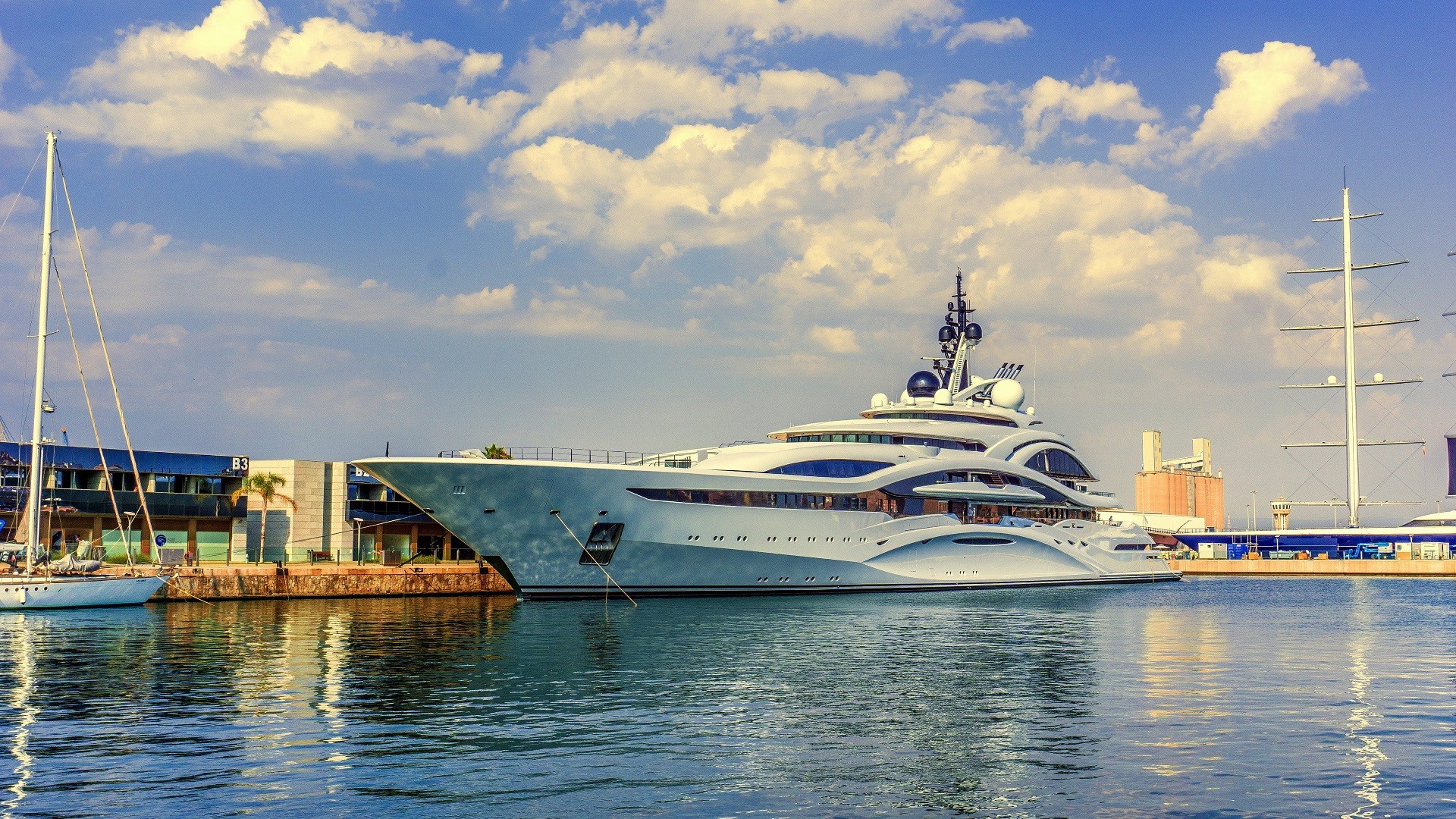 Mega-Yachts